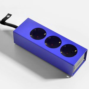 Drei outlet-beigelegt Blauer Steckdose