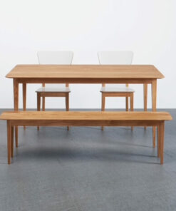 Zeitlose Essgruppe aus Eiche im skandinavischen Stil mit großzügigem Tisch und passender Bank