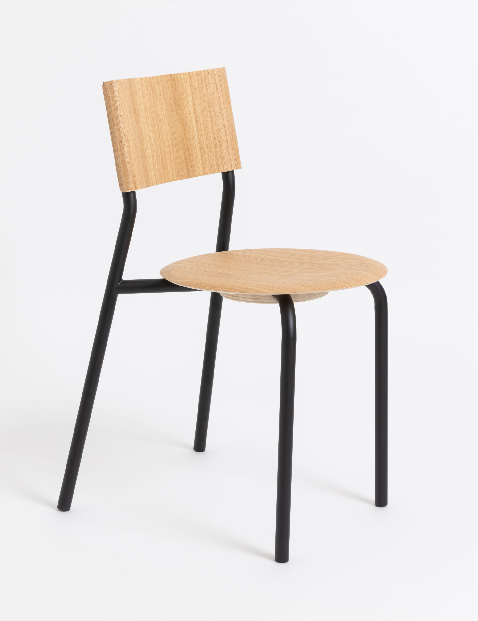 Moderner Eich-und-Stahl-Kontraststuhl für Wohnraumdesign