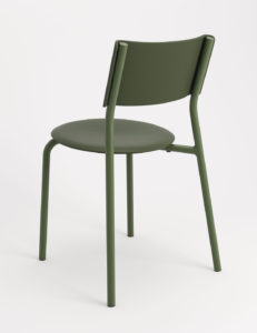 Moderner Designstuhl in Salbeigrün mit schlanker Stahlrohrstruktur und gepolstertem Sitz