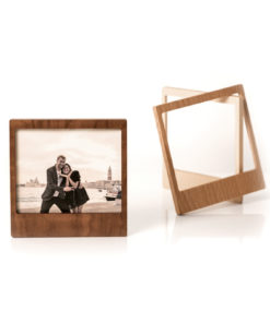 Holzrahmen mit Schwarzweiß-Fotografie von Mann und Frau