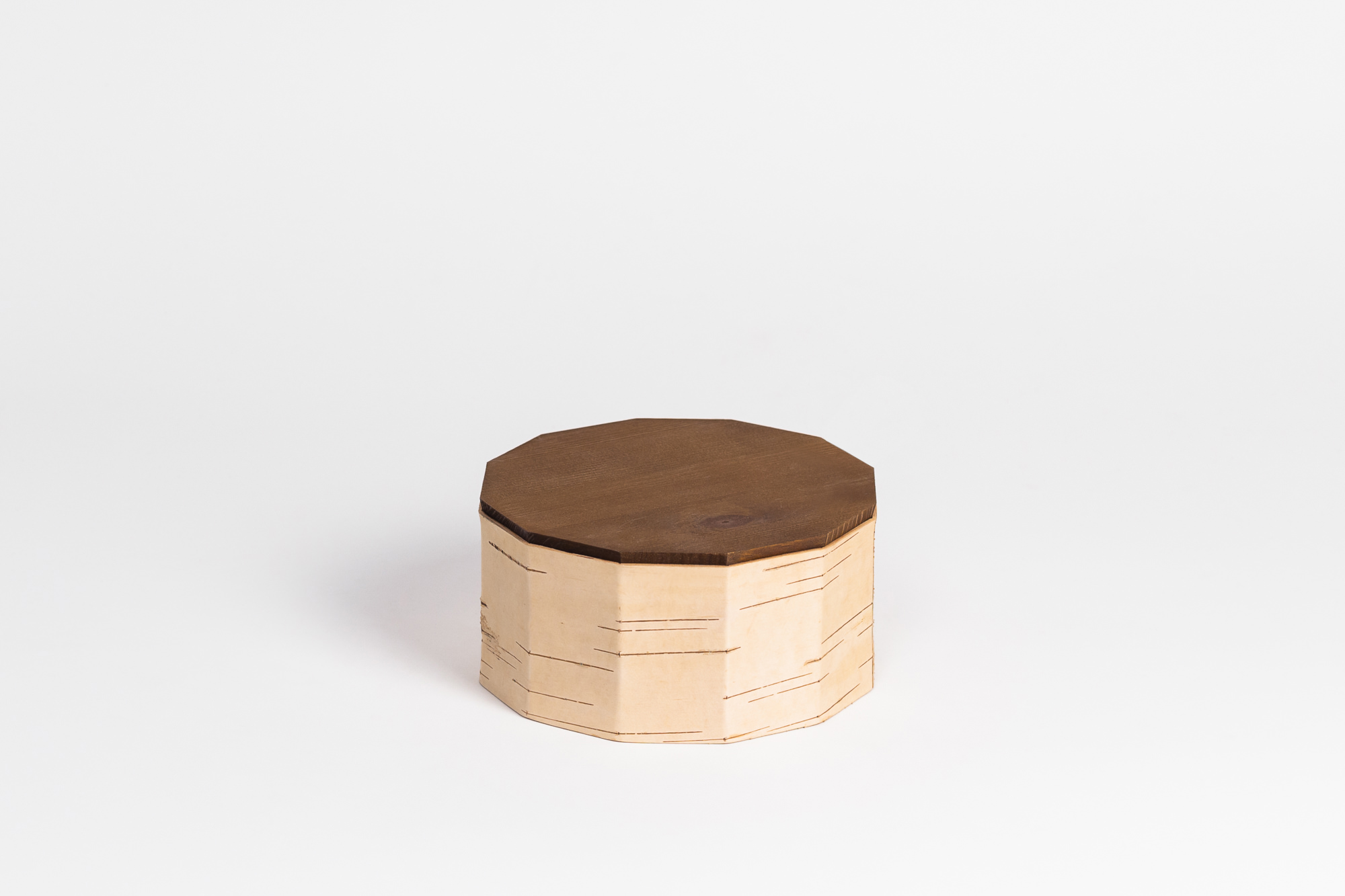 Elegante zweiteilige Holzschnitzerei als Schmuckbox oder Aufbewahrungsdose