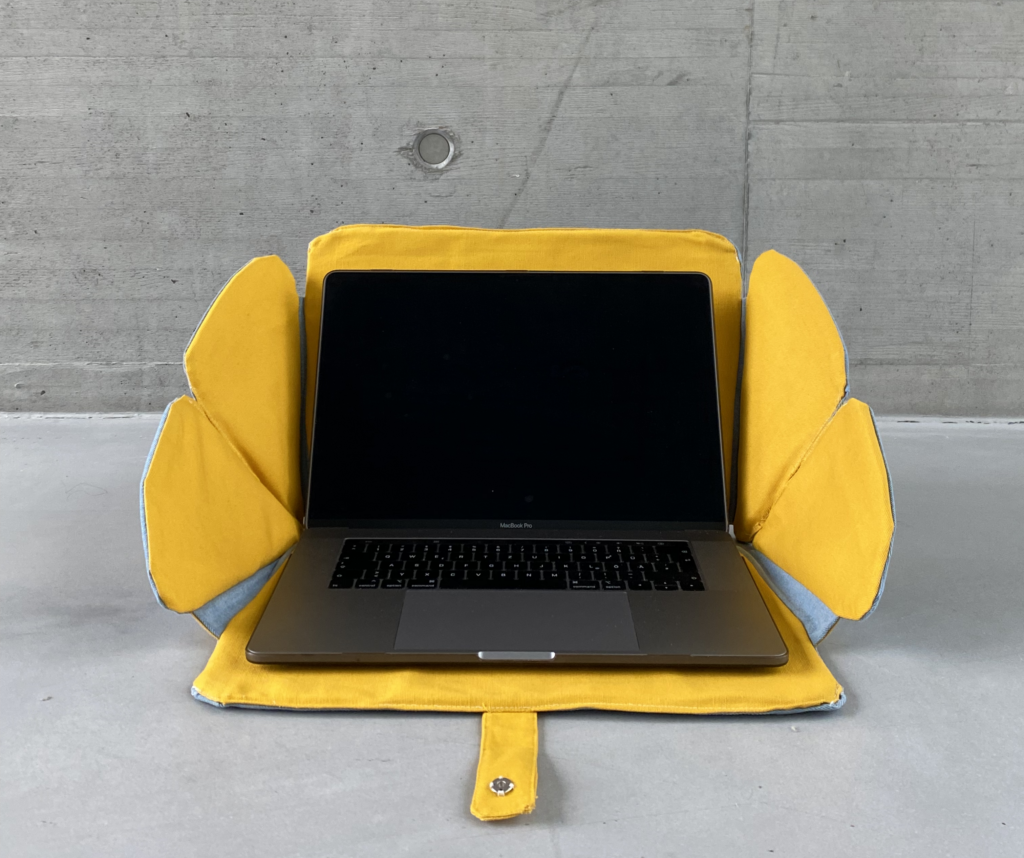 Gelbe Laptop-Tasche mit Filzohren, MacBook Pro, HFT Stuttgart