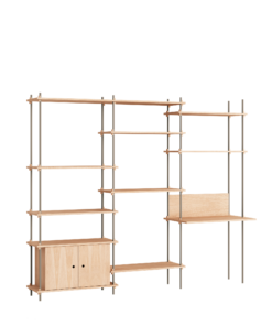 Holzregal mit Glasfront und geordneten Büchern in warmem Grauton