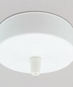 Weisser Metallbaldachin als Lichtkopf