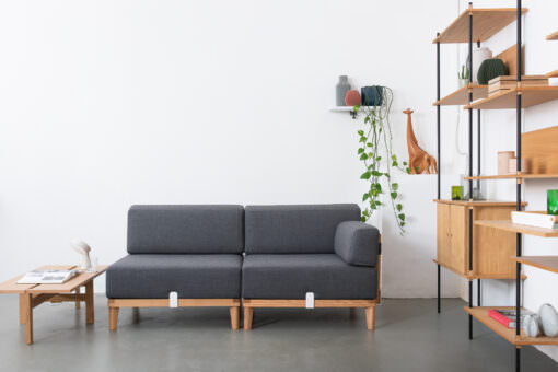 Modulares Sofa aus nachhaltigem Holz: Lokaldesign für bewusstes Wohnen