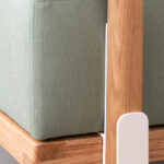 Holzsofa mit individuellen Kissen und Polstern: Lokaldesign Hamburg
