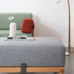 Modulares Wohnzimmermöbel von Lokaldesign: Holz trifft auf Komfort