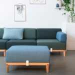 Modulares Sofa aus Holz von Lokaldesign: Flexibles Design für jeden Raum