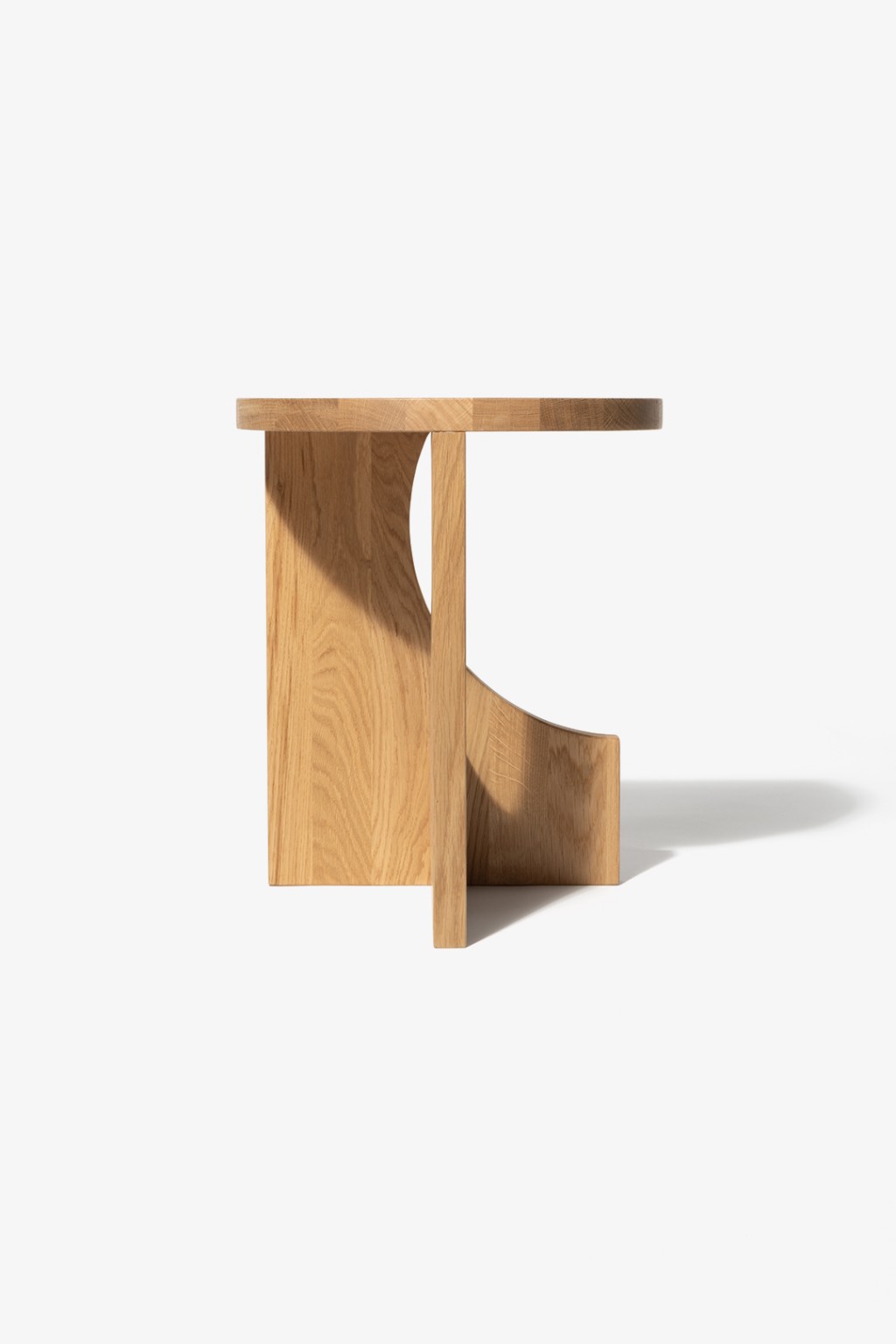 Nachhaltiger Designmöbel‑Holztisch, rechteckig, natürliche Oberfläche, runde Kante – ideal für modernes Interior in Hamburg