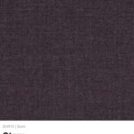 Purpurne, fast schwarze Tapete für luxuriöse Wohnzimmereinrichtung, elegantes Interior-Design von lokalen Hamburg Designern