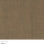 Warme braune Wand als Hintergrund für nachhaltige Designmöbel und Wohnaccessoires im Hamburger Interior
