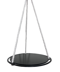 Schwarzes rundes Designobjekt aus nachhaltigem Material, von weißem Seil umhängt, minimalistisches Wohnaccessoire für