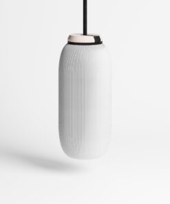 Weiße 3D‑gedruckte Pendelleuchte mit Kugelkopf, schwarzem Band und kleiner Begleitkugel – Wohnaccessoires, Interior‑Design