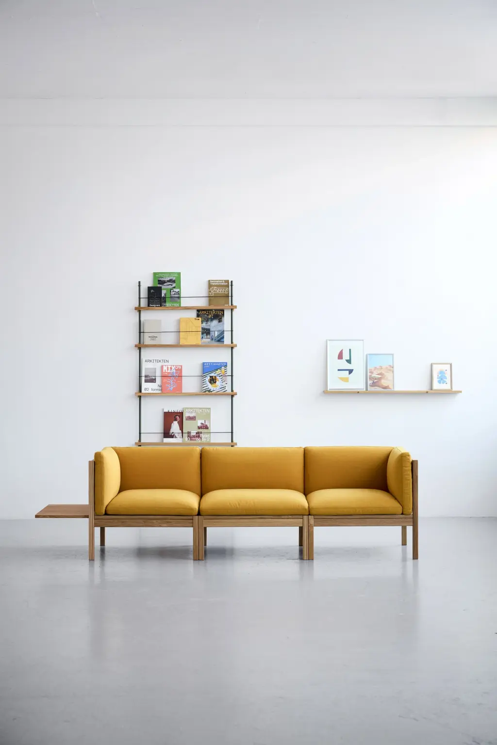 Nachhaltiges Design: MOEBE Sofa aus FSC-zertifiziertem Eichenholz