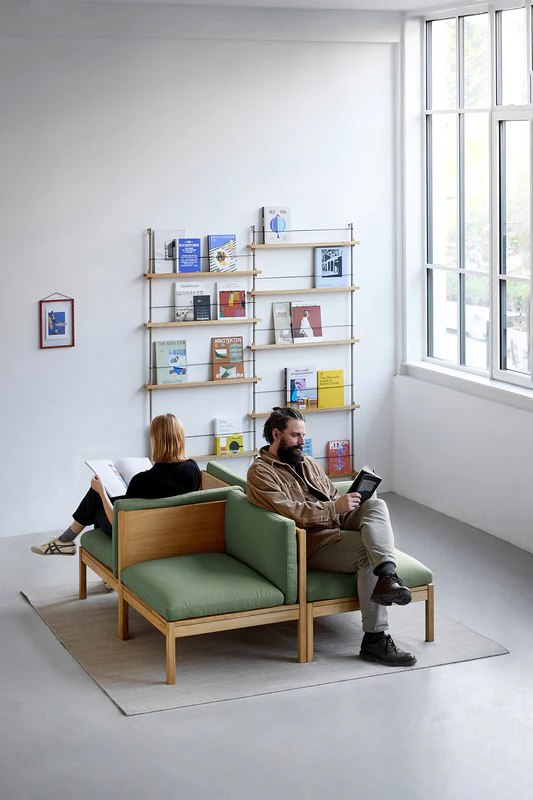 MOEBE Sofa mit Sideboard – Stilsicher & funktional