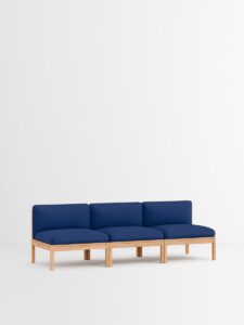 Blaues modulares 3‑Sitzer Sofa aus nachhaltigem Design, Designmöbel für stilvolles Interior im Hamburger Concept Store