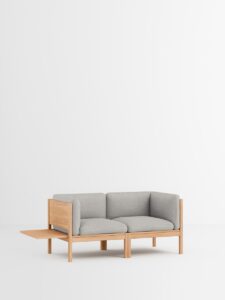 Modulares 2‑Sitzer Sofa mit Armlehnen und seitlichem Tisch, nachhaltiges Designmöbel für stilvolles Interior und Einrichtung
