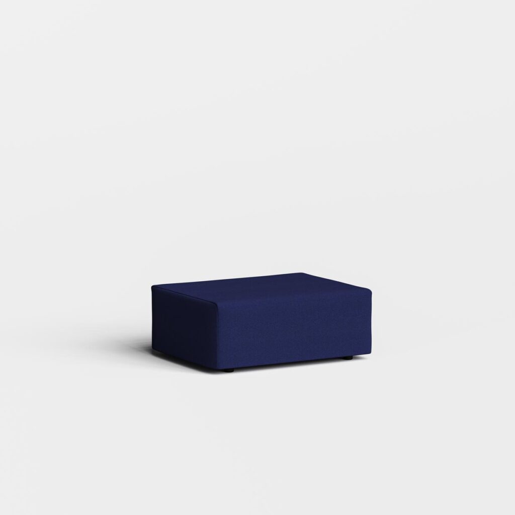 Blaues modulares Sofa Bridge als Designmöbel im minimalistischen Interior, nachhaltige hochwertige Einrichtung aus Hamburg