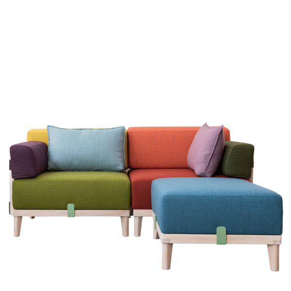 Zwei Designmöbel: Leder in Orange‑Pink und Stoff in Blau‑Grün, auf Standbeinen, modernes Interior für stilvolle Einrichtung