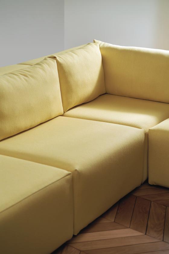Modulares Bridge Sofa in leuchtendem Zitronengelb, stilvolles Designmöbel für nachhaltige Interior‑Einrichtung im Hamburger